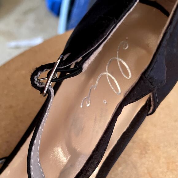 Ellie Heels Size 7 Black Woman's 2.75" heel satin buckle - Picture 9 of 11